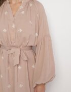 maja studio Rochie bej din viscoză croi oversize cu broderie decorativă Naleniel