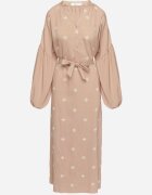 maja studio Rochie bej din viscoză croi oversize cu broderie decorativă Naleniel