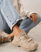 marquiiz Sneakers pe talpă groasă cu embosări și aplicație în formă de inimă Farina Bej închis