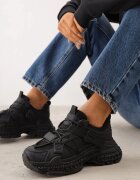 marquiiz Sneakers pe talpă groasă cu embosări și aplicație în formă de inimă Farina Negri