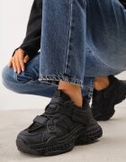 marquiiz Sneakers pe talpă groasă cu embosări și aplicație în formă de inimă Farina Negri