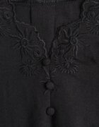 melya by melody Bluză Neagră cu Mâneci Scurte și Broderie Decorativă Emmania