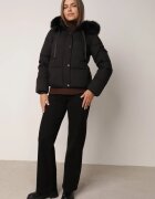 melya by melody Geacă matlasată de iarnă cu croi universal cu glugă cu blană Zaraella Neagră
