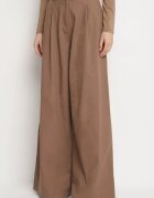 miss poem Pantaloni Maro deschis de bumbac cu talie înaltă și croială largă decorați cu lănțișor Derirra