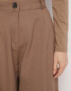 miss poem Pantaloni Maro deschis de bumbac cu talie înaltă și croială largă decorați cu lănțișor Derirra