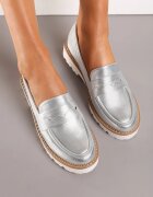  Mocasini Plati Argintii cu Cusături Decorative și Curea Amavirla