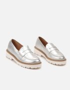  Mocasini Plati Argintii cu Cusături Decorative și Curea Amavirla