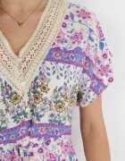 moni&co Rochie Mov Maxi cu nasturi și decolteu din dantelă Cristyn