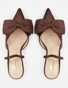 mulanka Pantofi stiletto maro de satin cu călcâiul deschis și fundă decorativă Argatea