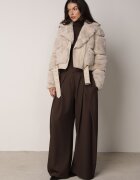 new collection Jachetă Bej de blană cu curea decorativă Sirunis