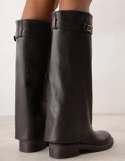 orena paris Cizme cu caramb ce imită cracul pantalonului izolați Catarra Maro