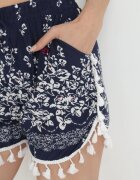  Pantaloni scurți granat din bumbac cu flori cu elastic în talie și franjuri Jaylana