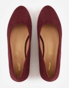  Pantofi cu toc Bordeaux Vices cu Branț din Piele pe Toc Gros cu Bijuterii Naivine