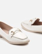  Pantofi joși Albi Loafersy Decorați cu Cataramă Zirconii și Perforație Jalessa