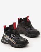  Pantofi Sport Negru-Roșu Decorați cu Aplicații și cu Talpă Embosată Valori