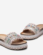  Papuci Argintii în stil Boho Decorați cu Pietre și Împletitură Veritta