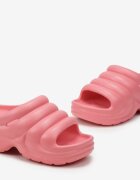  Papuci Fucsia de cauciuc pe talpă groasă cu bretele decorative Tirna