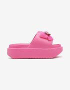  Papuci Fucsia din Spumă pe Talpă Groasă cu Fundă și Ornamente Metalice Tinabella