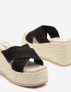  Papuci negri pe platformă în stil Boho cu barete ajurate Neowena