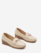  Półpantofi bej Stil mocasin cu toc pană cu ornament metalic Tolina