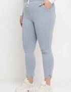 queene Pantaloni Skinny albastru deschis cu șnur în talie și buzunare Irfana