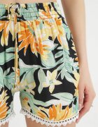 r&f fashion Pantaloni scurți Negri din viscoză cu elastic în talie cu inserție de dantelă Nardosa