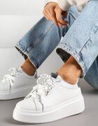 renda Adidași Alb-Argintii Decorați Cu Șiret Dublu Zdivane