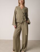 retro & icone Pantaloni Verzi din Vâscoză cu Picior Larg și Legătură în Talie Terisanna
