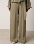retro & icone Pantaloni Verzi din Vâscoză cu Picior Larg și Legătură în Talie Terisanna