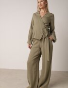 retro & icone Pantaloni Verzi din Vâscoză cu Picior Larg și Legătură în Talie Terisanna