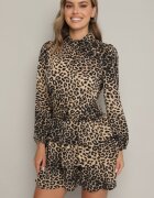 retro & icone Rochie Cloș Bej închis cu imprimeu leopard Strânsă în talie cu volane Liliwia
