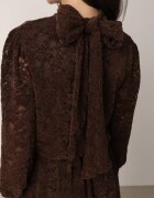 retro & icone Rochie de seară din dantelă cu șarfă la decolteu Orfalia Maro
