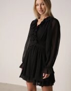 retro & icone Rochie evazată neagră cu volane și mâneci din plasă Zennisa