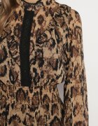 retro & icone Rochie Maro Evazată cu Guler Ridicat și Volane cu Imprimeu Leopard Labinora