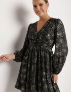 retro & icone Rochie neagră croi evazat cu elastic în talie decorată cu imprimeu strălucitor Bonizia