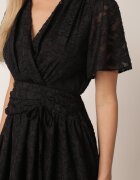 retro & icone Rochie Neagră cu croială evazată cu decolteu cu capse Uzimira