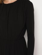 retro & icone Rochie neagră de viscoză cu elastic în talie și șliț elegant Jistaria