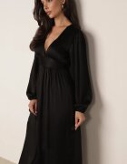retro & icone Rochie Neagră Maxi Cloș din Țesătură Netedă cu Decolteu Petrecut și Mâneci Largi Smruti