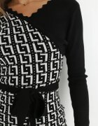retro & icone Rochie tricotată alb-negru cu model geometric și decolteu petrecut Mazia