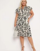  Rochie Alb-Negru Cloș cu Mânecă Scurtă Cambrată în Talie Ezeviana