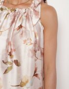  Rochie Bej Satin cu flori Fenaresia
