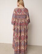  Rochie lungă bej-bordo cloș cu mâneci 3/4 cu imprimeu Paisley Amarethia