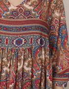  Rochie lungă bej-bordo cloș cu mâneci 3/4 cu imprimeu Paisley Amarethia