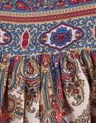  Rochie lungă bej-bordo cloș cu mâneci 3/4 cu imprimeu Paisley Amarethia