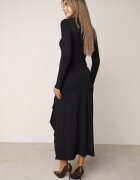  Rochie lungă cu mânecă lungă din viscoză decorată cu drapaj și volănaș Aserefa Neagră