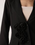  Rochie Sacou Neagră cu nasturi buzunare și aplicație 3D trandafiri Velira