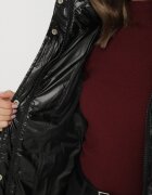 romee's Jachetă Neagră Matlasată cu Glugă Detașabilă și Blană și Centură Olenessa
