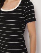 romee's Rochie Neagră Din Bumbac În Dungi Cu Croi Mulat Tiamirene