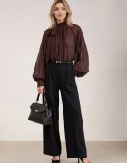 rosa Bluză oversize din șifon cu pliuri și guler înalt cu tip cravată Cornnella Maro