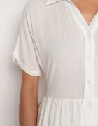 rosa Combinație Albă Vâscoasă cu Bluză tip cămașă închisă cu nasturi și pantaloni scurți Vikota
